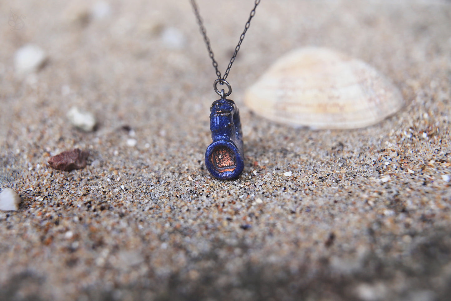Knock-knock / Ceramic Pendant