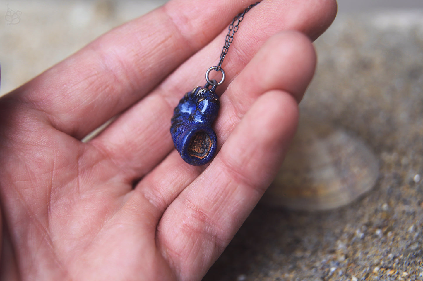 Knock-knock / Ceramic Pendant
