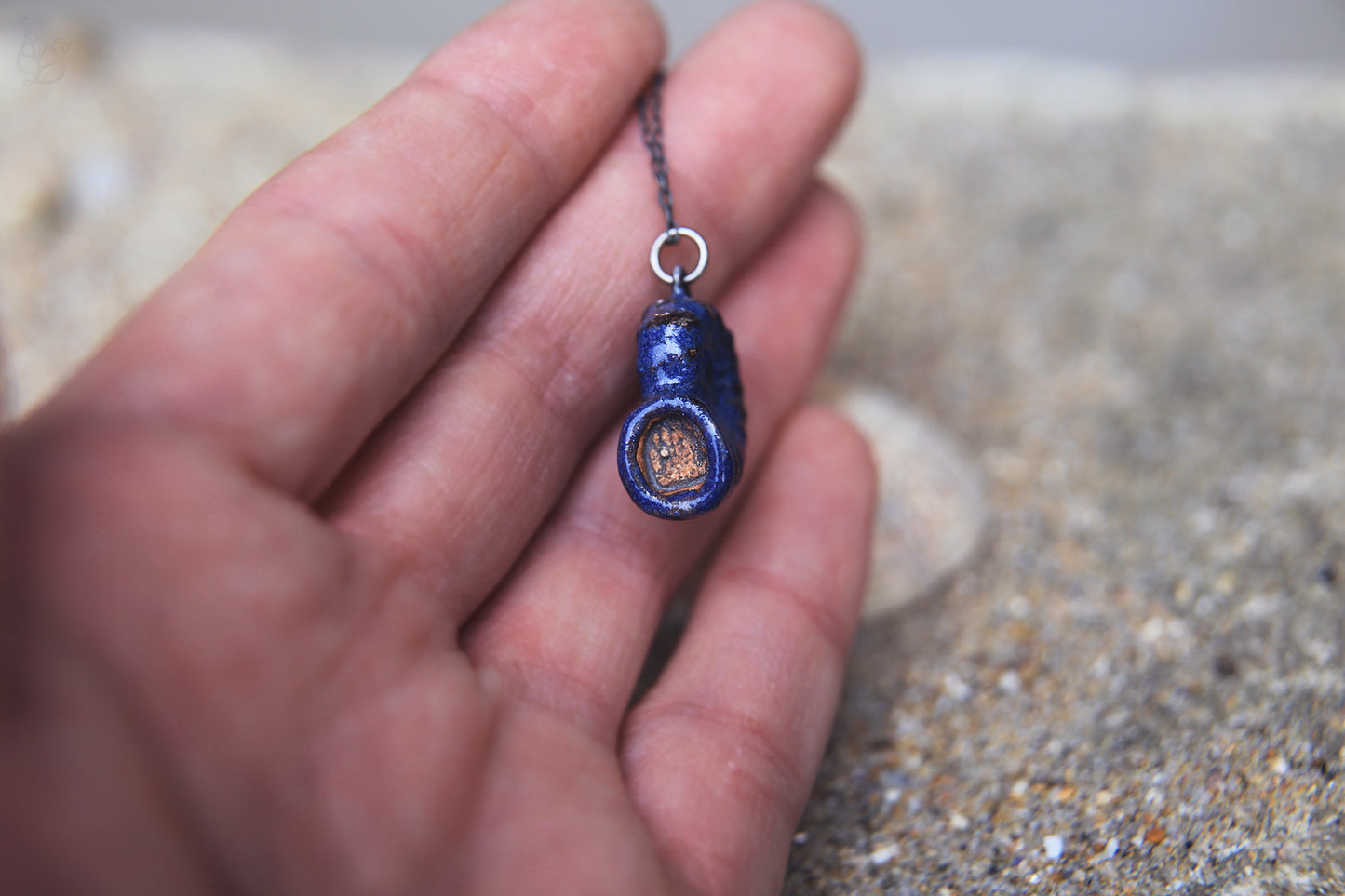 Knock-knock / Ceramic Pendant