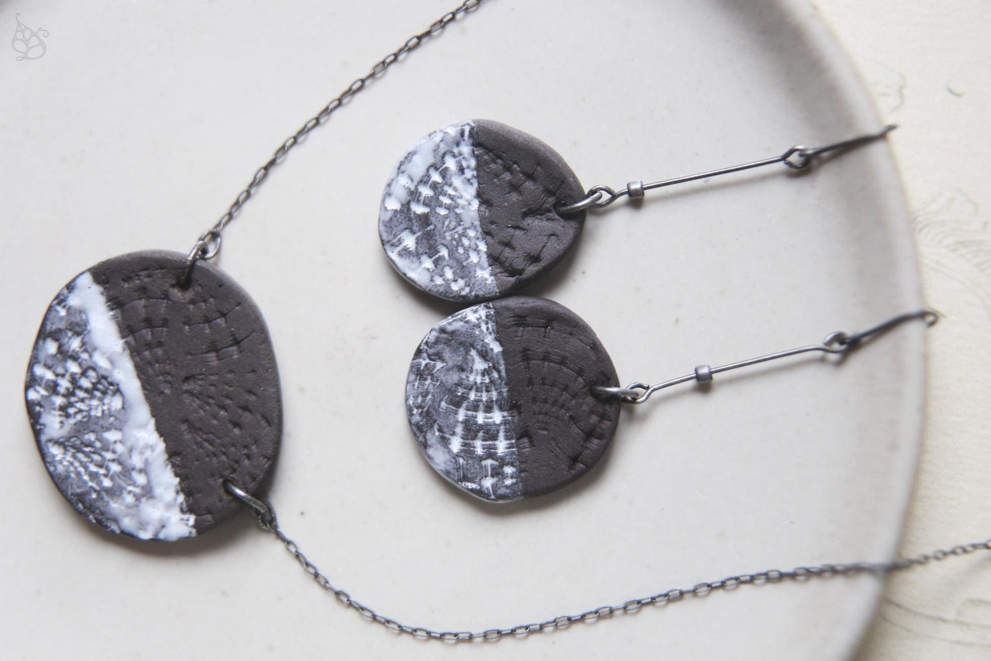 Milk Seas / Black Ceramic Set with Seashell Imprints