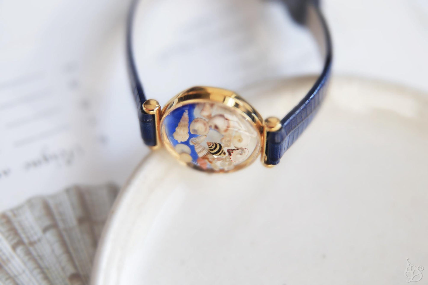 Shell Time / Watch-style bracelet with real seashells from Okinawa