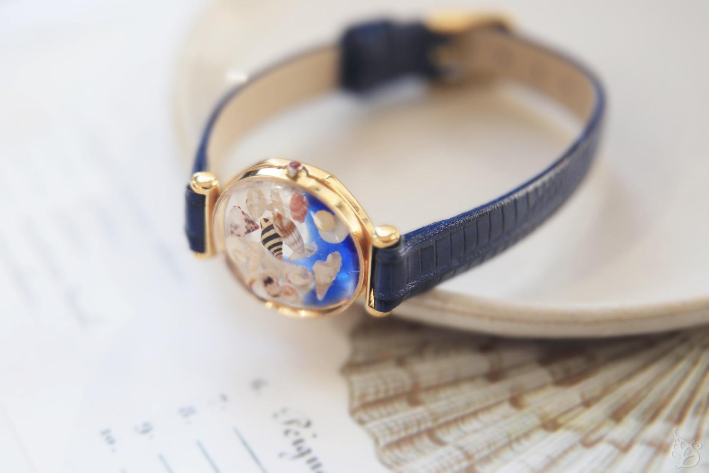 Shell Time / Watch-style bracelet with real seashells from Okinawa