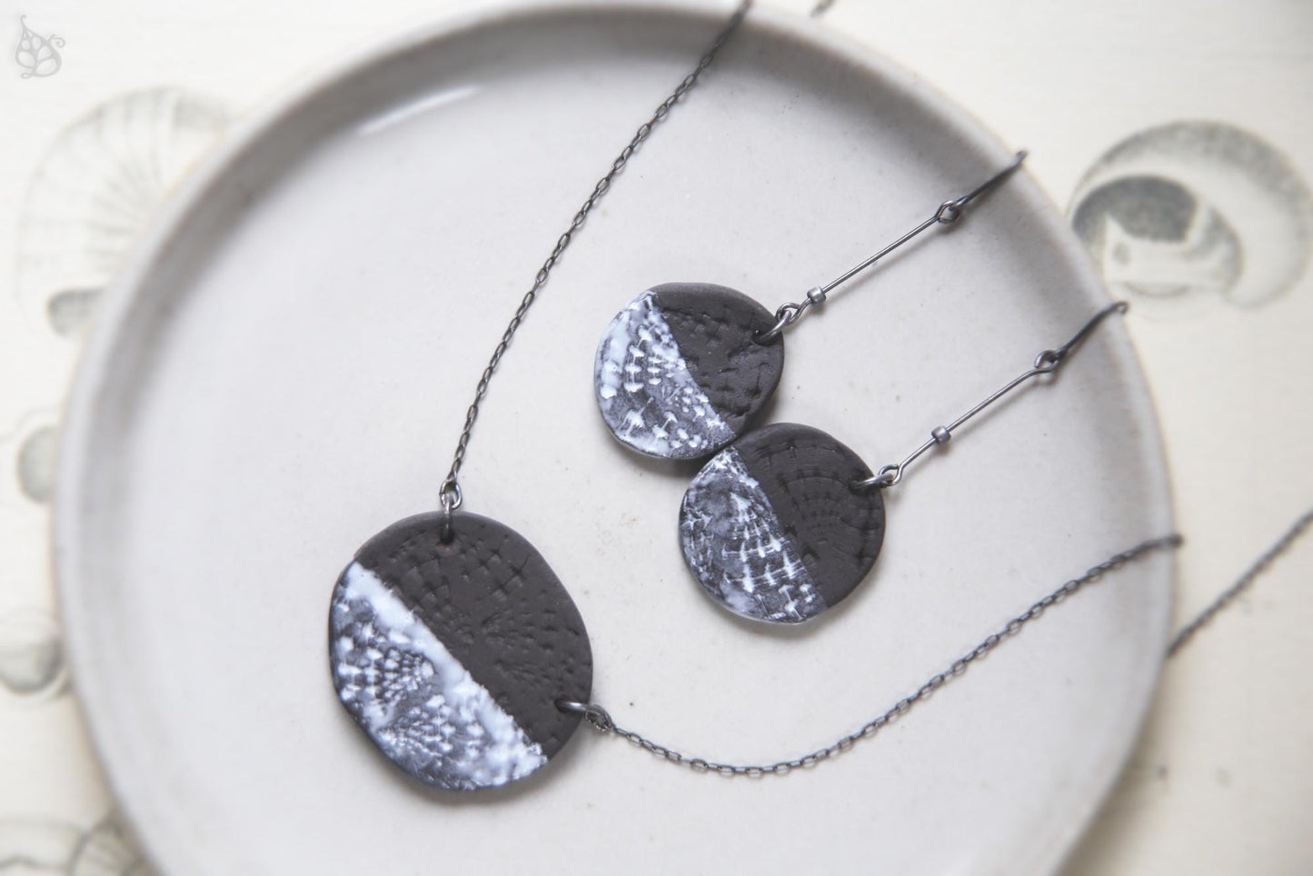 Milk Seas / Black Ceramic Set with Seashell Imprints