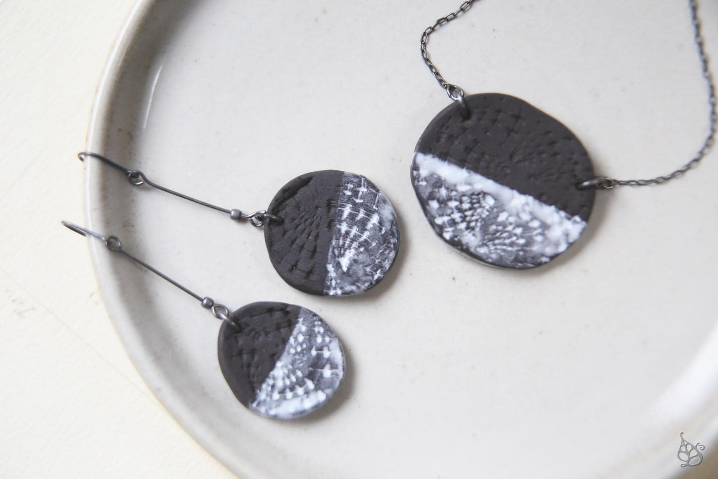 Milk Seas / Black Ceramic Set with Seashell Imprints