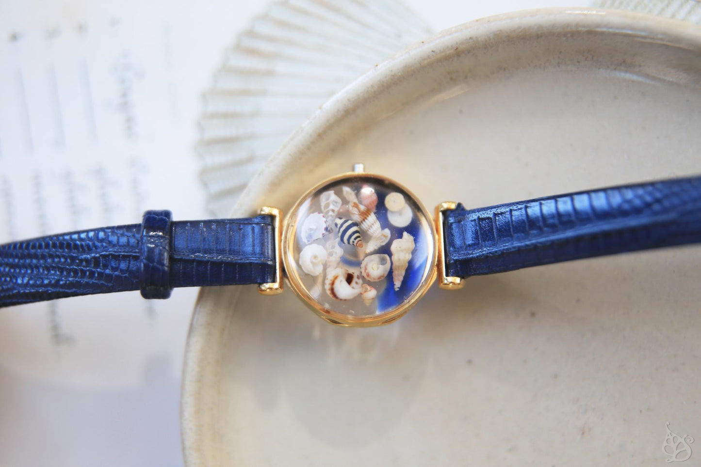Shell Time / Watch-style bracelet with real seashells from Okinawa