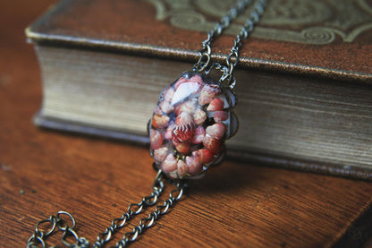 Les Rouges / Bracelet with pheasant seashells from Brittany, France