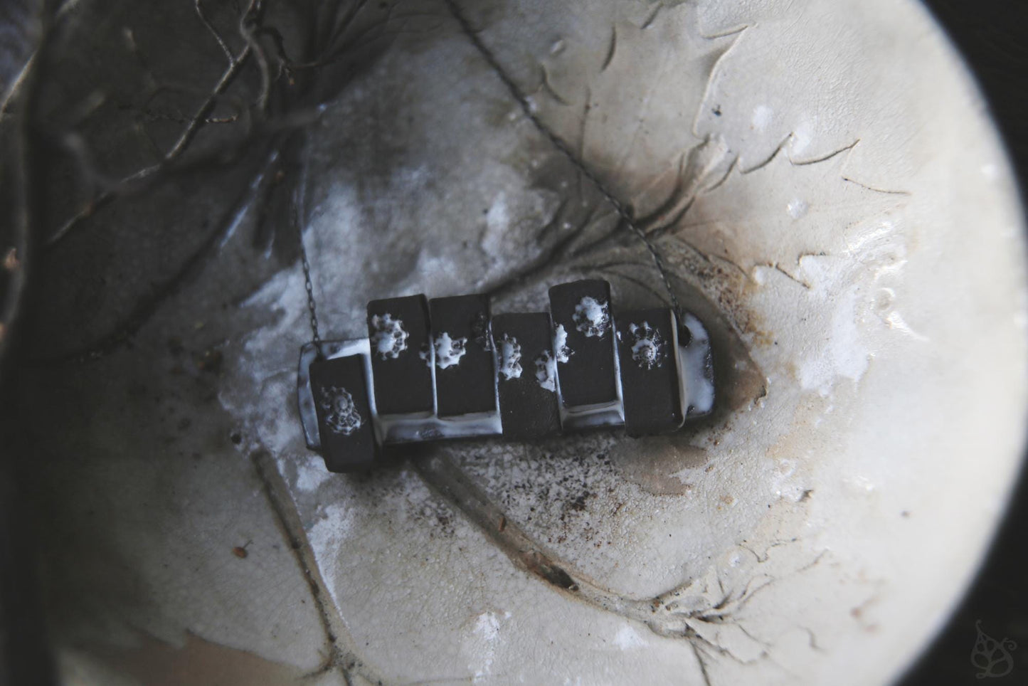Pieces of the Tide / Black Ceramic Necklace with Seashell Iprints