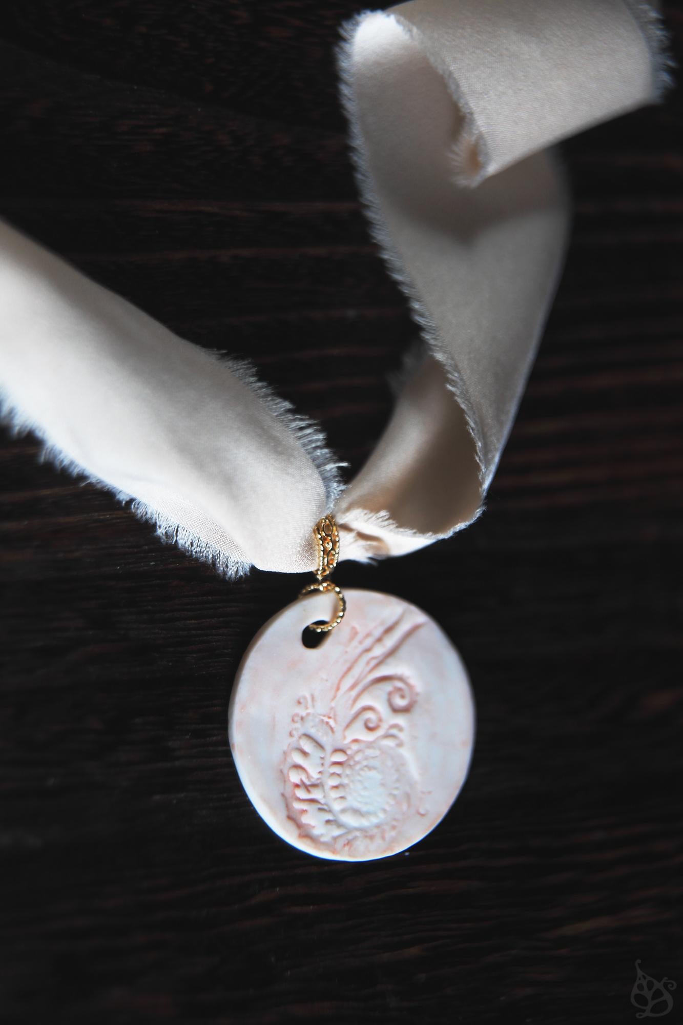 Rose Argonaute / Porcelain Pendant