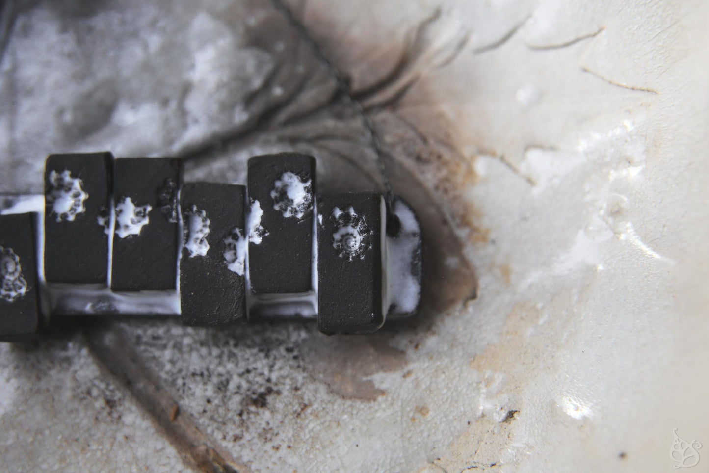 Pieces of the Tide / Black Ceramic Necklace with Seashell Iprints