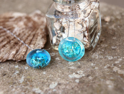 Aod an Emrodez / Twin necklaces with sand from Cancale
