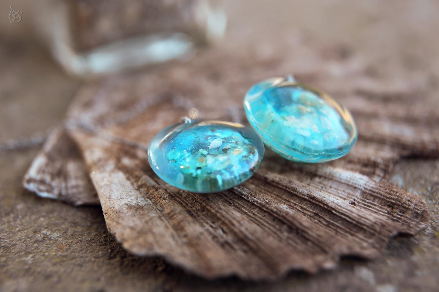 Aod an Emrodez / Twin necklaces with sand from Cancale