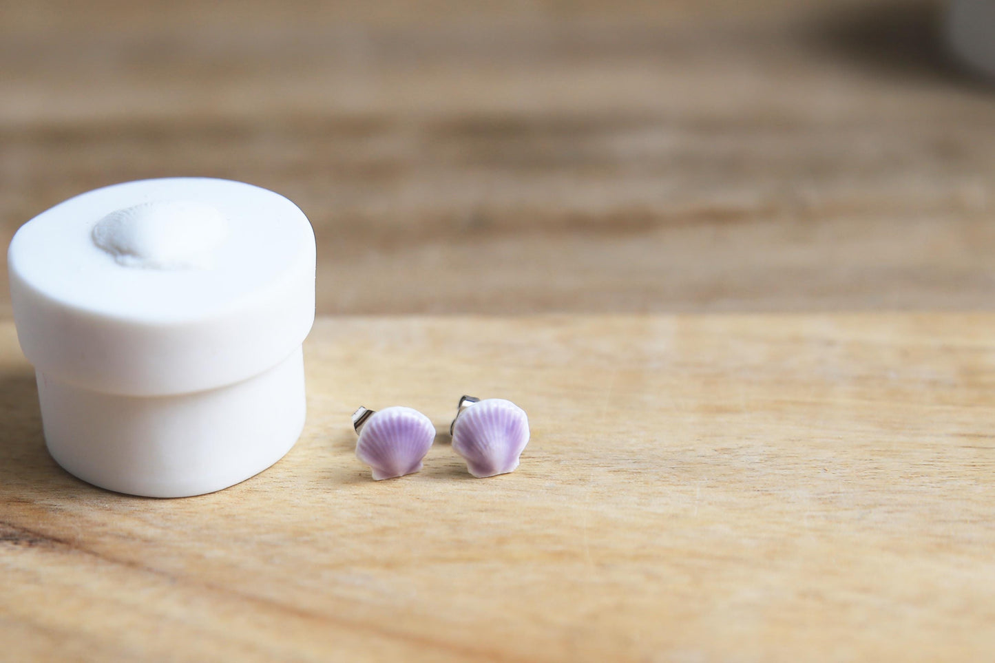 Minima Lilac / Porcelain Seashell Studs