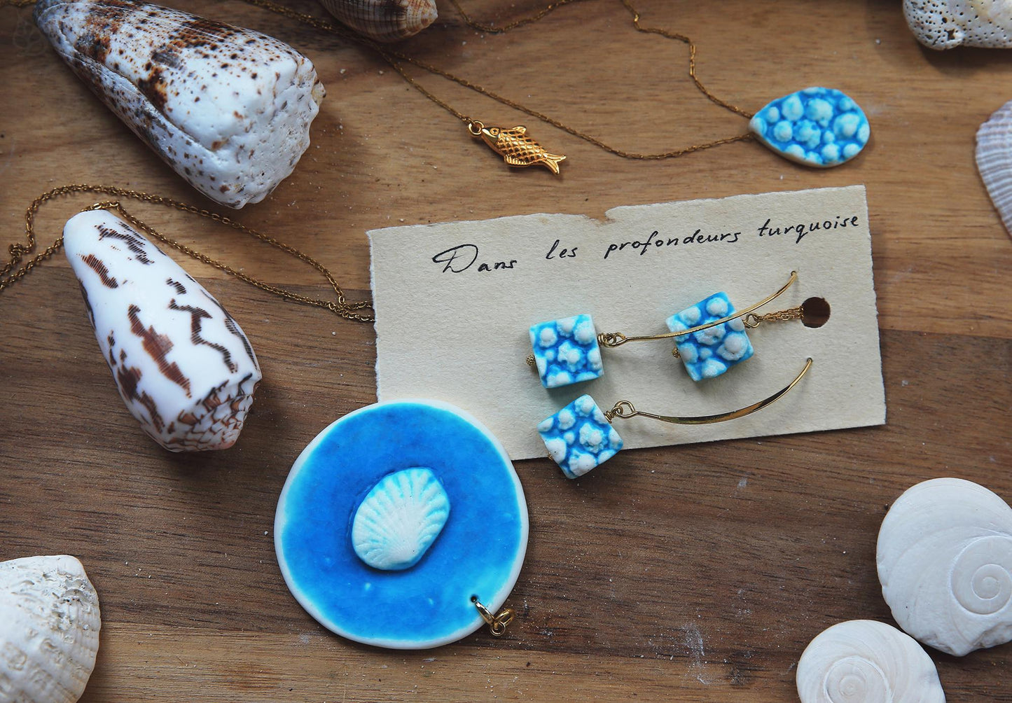 Seahell Bas-relief / Porcelain Earrings and Pendant set