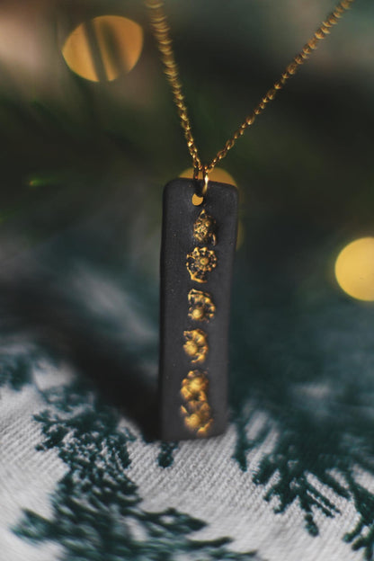 Golden Tide Line / Ceramic Pendant and Earrings with Seashell Imprints