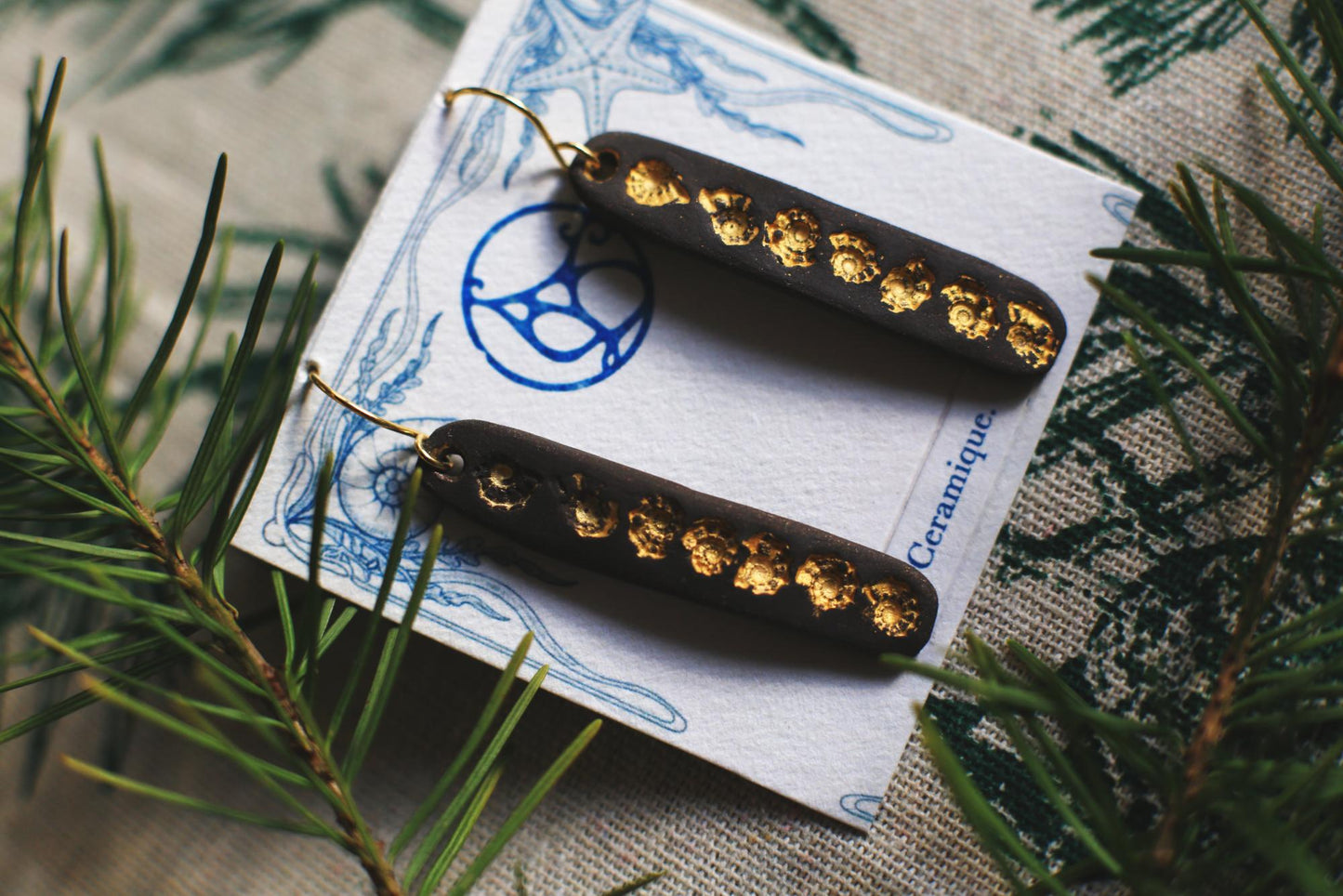 Golden Tide Line / Ceramic Pendant and Earrings with Seashell Imprints