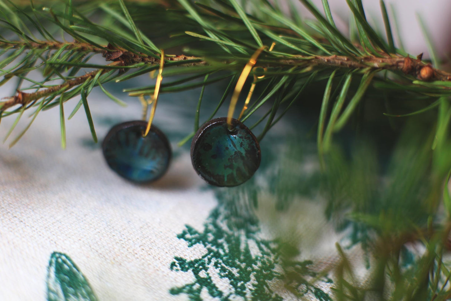 Ebb and Flow /Black Ceramics Hoop Earrings with Seashell Relief