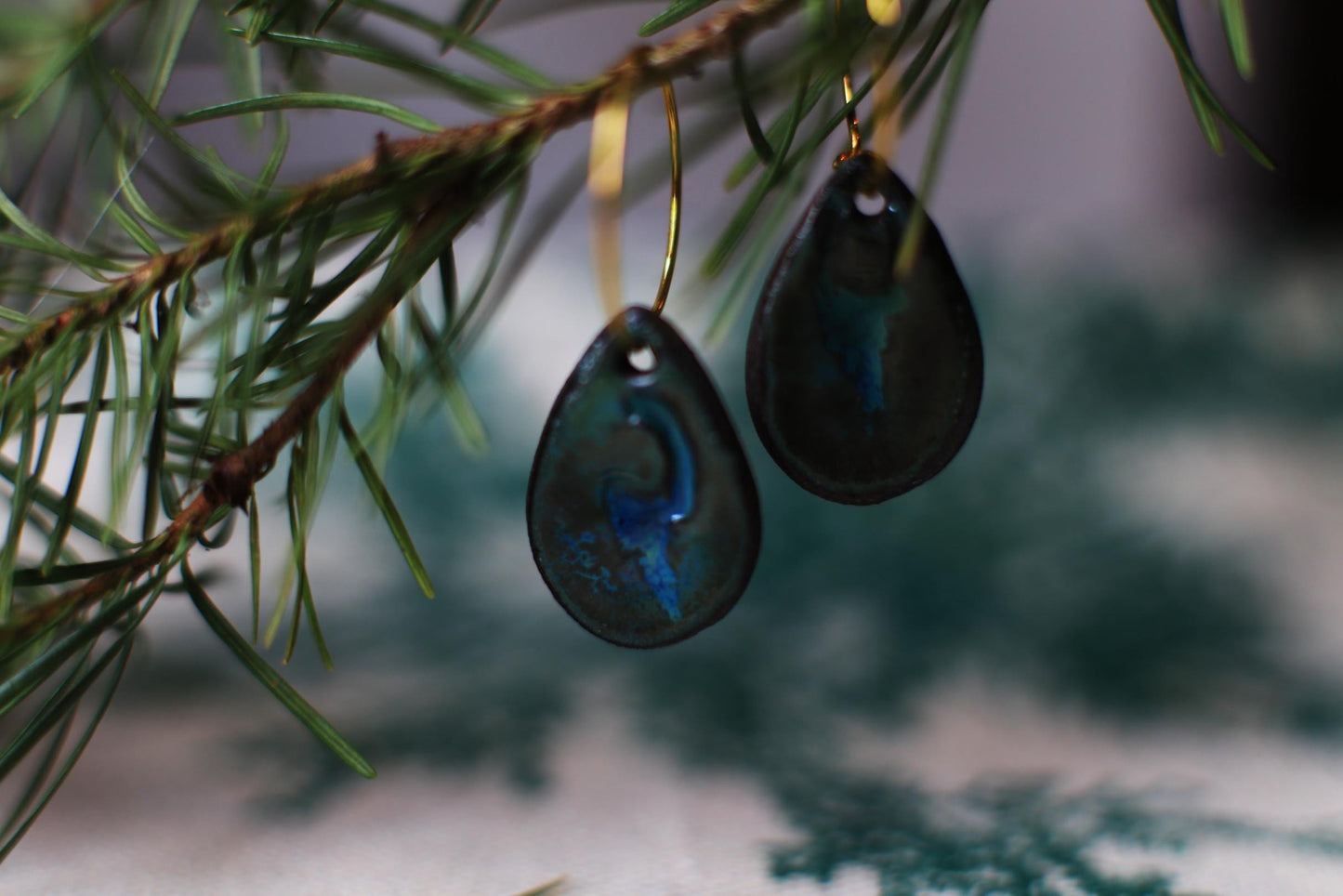 Seaside Imprint / Black Ceramics Earrings with Seashell Relief