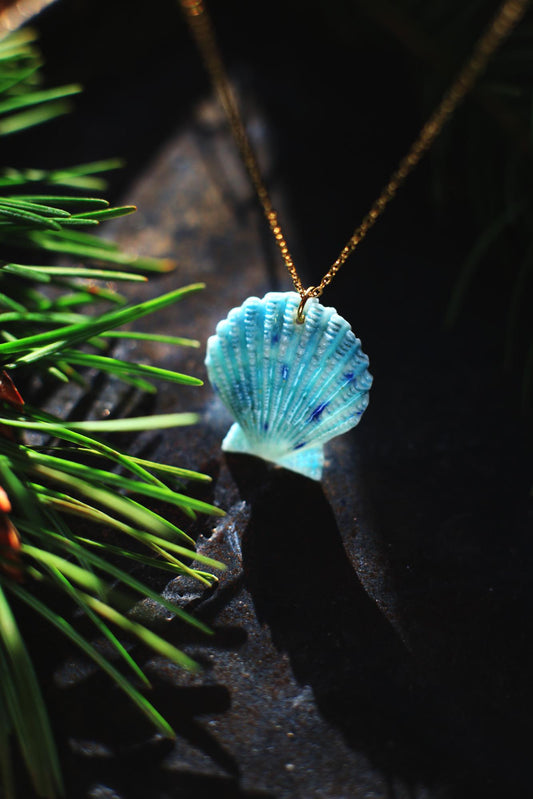 Pecten Maculatus Turcois / Fine Porcelain Scallop Necklace