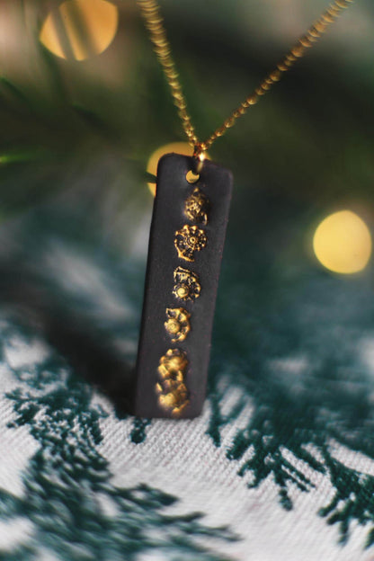 Golden Tide Line / Ceramic Pendant and Earrings with Seashell Imprints