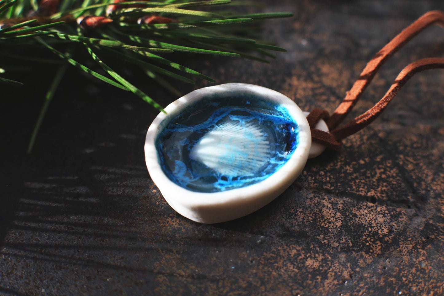 Scallop Nest / Porcelain Necklace