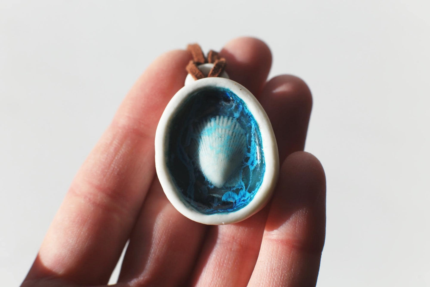 Scallop Nest / Porcelain Necklace