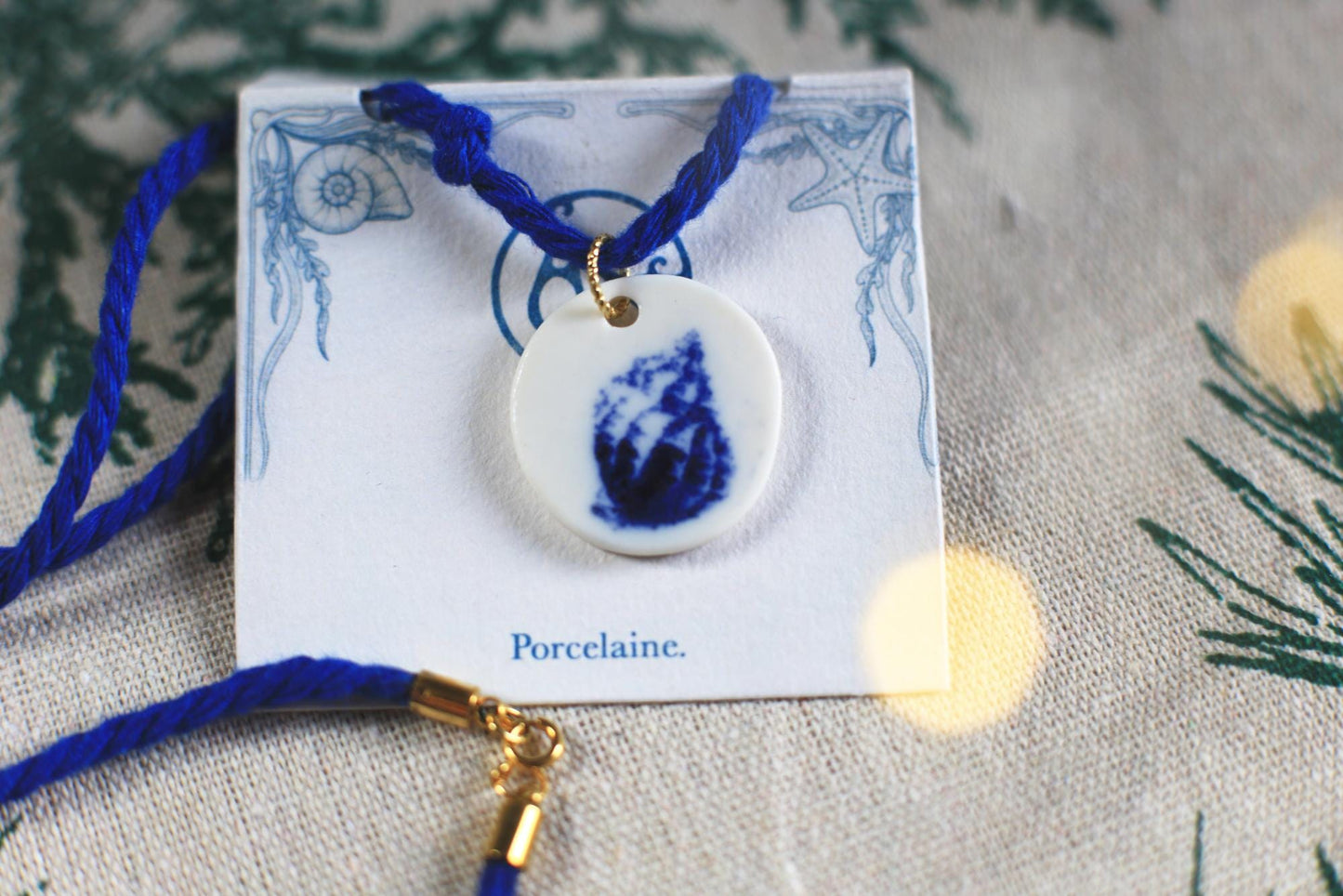Mollusque en Bleu / Porcelain Pendant