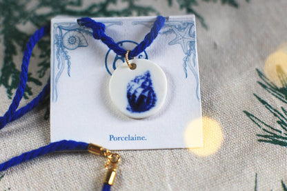 Mollusque en Bleu / Porcelain Pendant