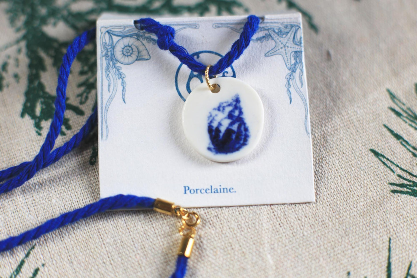 Mollusque en Bleu / Porcelain Pendant