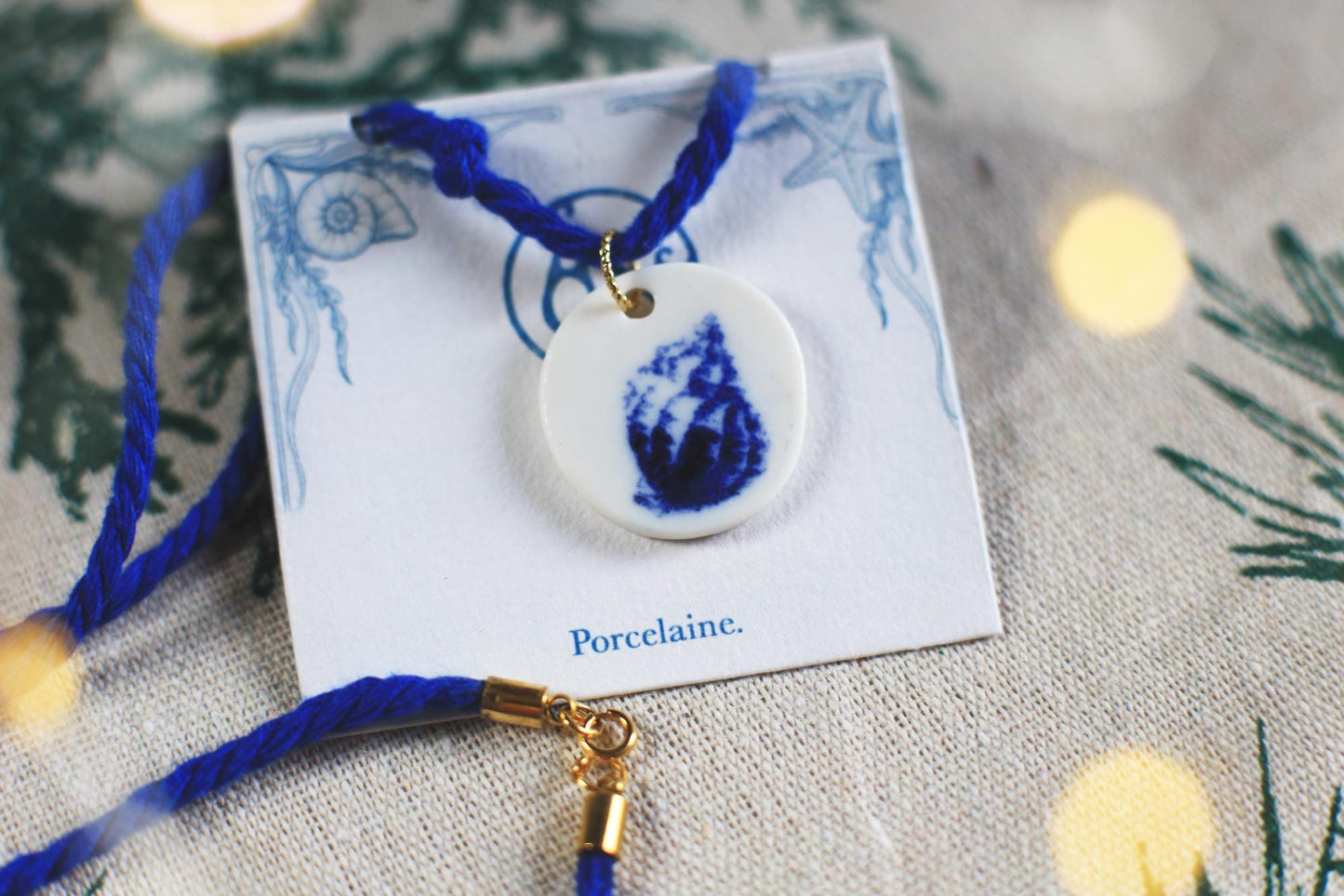 Mollusque en Bleu / Porcelain Pendant
