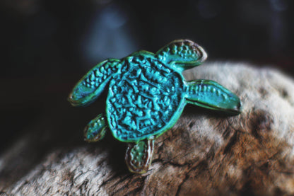 Patina Tidewalker / Porcelain Brooch
