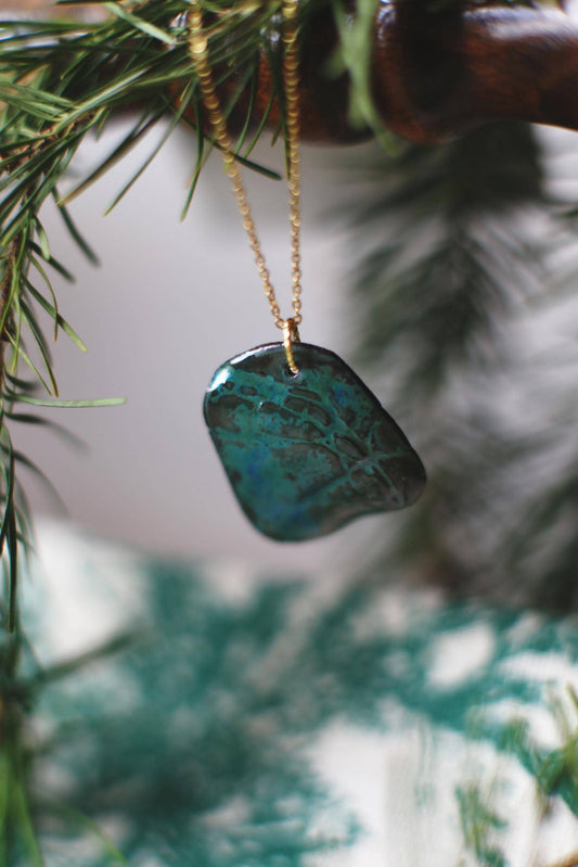 Green Veins / Black Ceramics Pendant