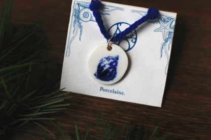 Mollusque en Bleu / Porcelain Pendant