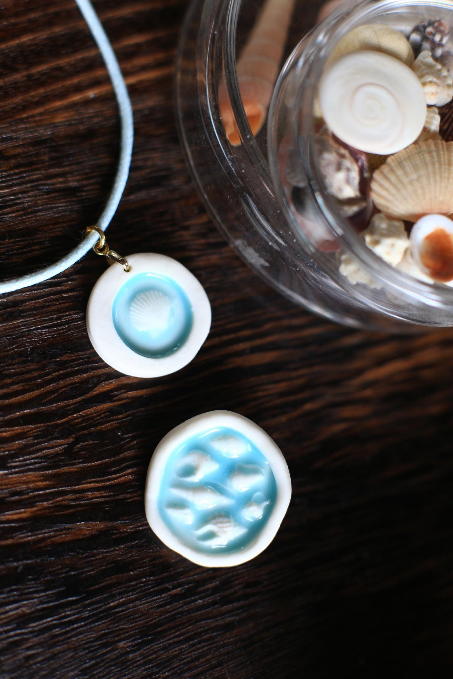 Okinawa Reliefs / Porcelain Seashell Brooch