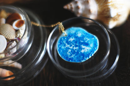 Sandy Bottom / Porcelain Pendant with Okinawan Sand Relief