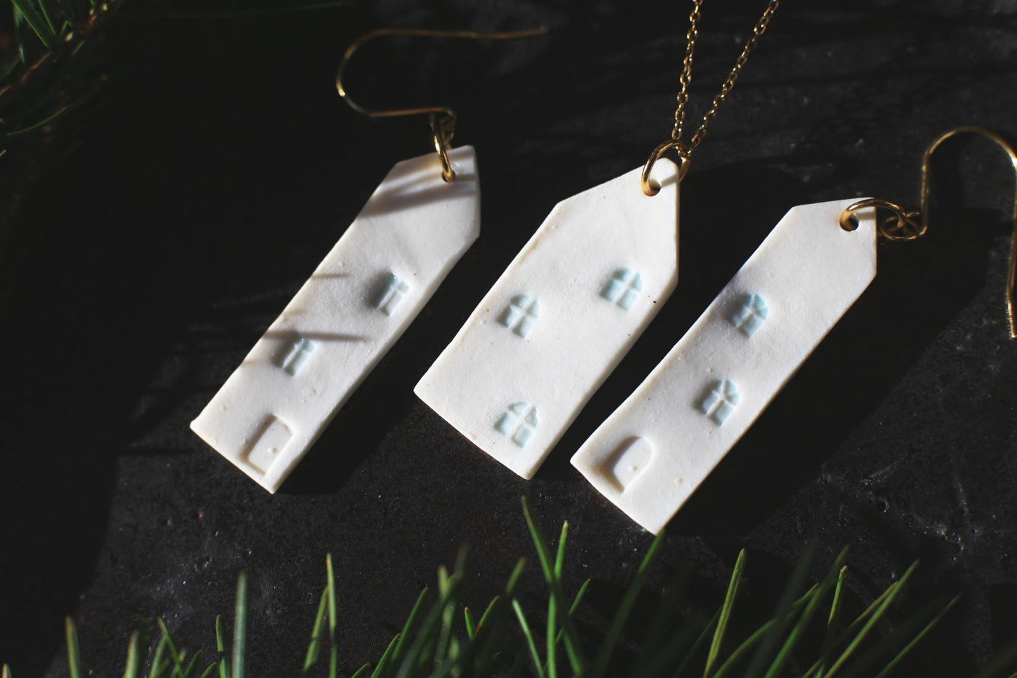 Porcelain Town / Earrings and Pendant Set